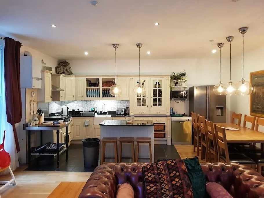 Country House Horton  0*, Horton (Berkshire)