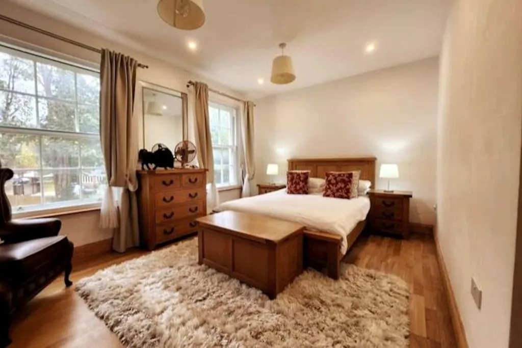 Country House Horton  0*, Horton (Berkshire)