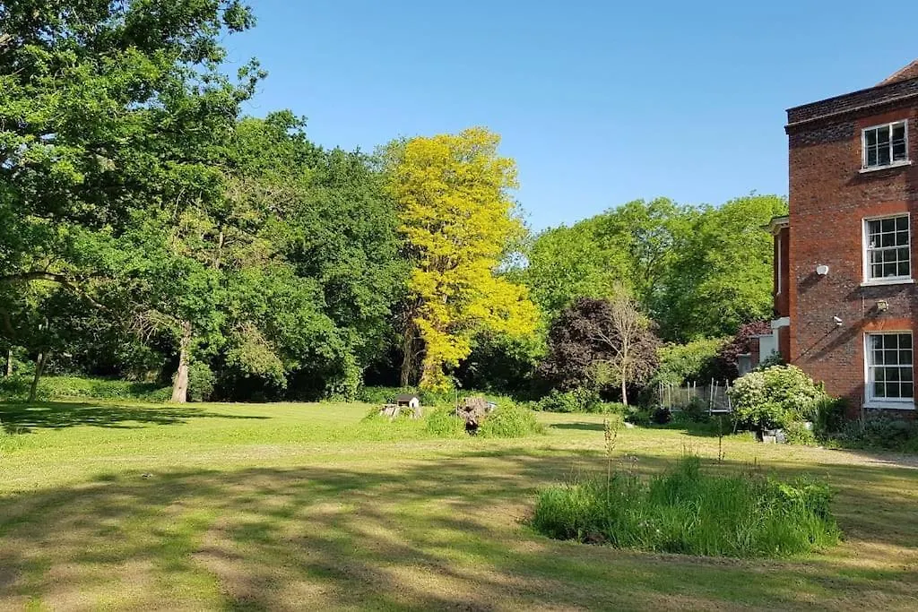 Country House Horton  0*, Horton (Berkshire)